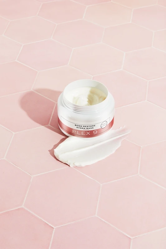 Revolution Haircare Plex No.9 Bond Restore Hydra Mask 5 Revolution Haircare Plex No.9 Bond Restore Hydra Mask – Image 3