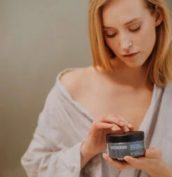 STENDERS Black Mud & Charcoal -Beauté Cheveux Soldes stenders black mud charcoal gelee exfoliante cheveux et cuir chevelu 2